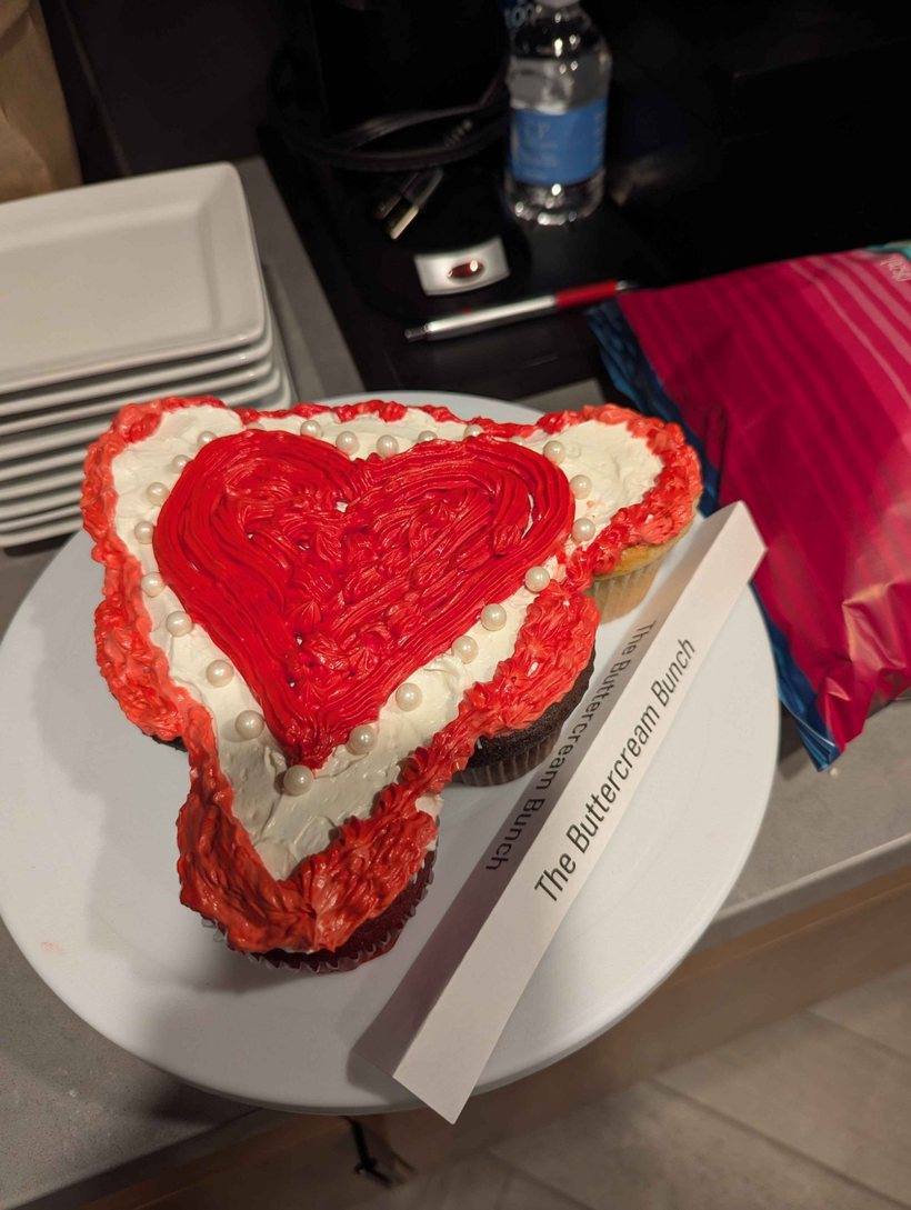 The Buttercream Bunch's cupcake showpiece